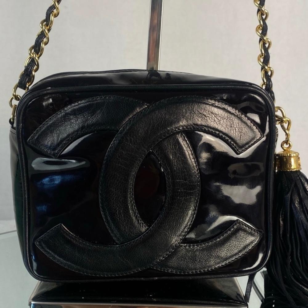 š„CHANEL CC PATENT LEATHER TASSEL MINI SHOULDER BAG - Picture 3 of 13